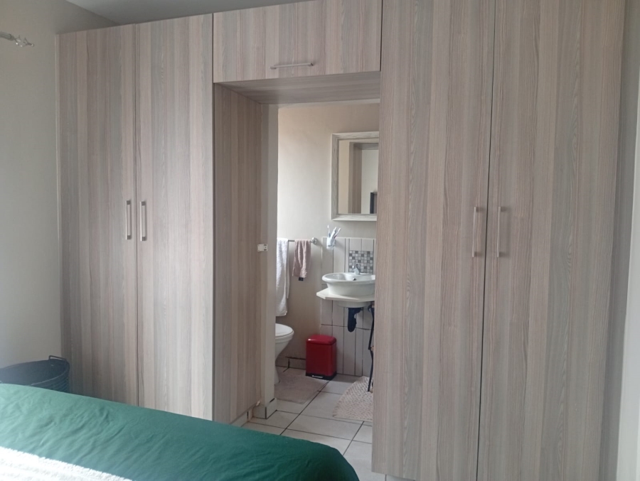 2 Bedroom Property for Sale in Waterval East North West